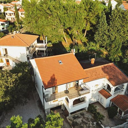 Adorable Holiday Apartment Malinska Exterior foto